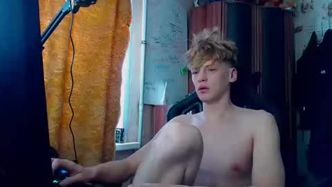 Snapshot of shyredstar chatting on 03-05-26, 07:04 Tom and Betty online show from 03-05-26, 07:04