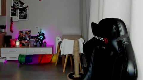 SIA online show from 01-12-26, 02:28