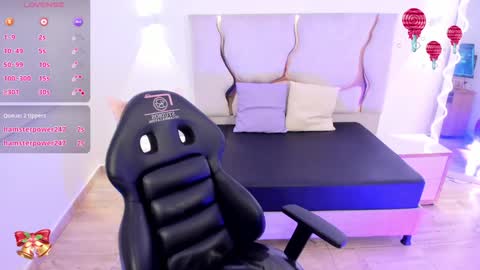 Snapshot of siam_tay chatting on 12-28-24, 05:55 siam online show from 12-28-24, 05:55