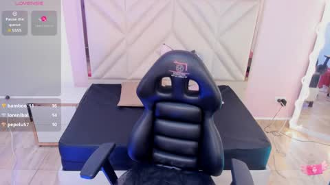 Snapshot of siam_tay chatting on 02-11-25, 11:54 siam online show from 02-11-25, 11:54