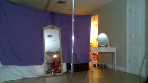 Snapshot of sicilianbeautyandthebeast chatting on 07-15-26, 04:40 Booty theBEAST online show from 07-15-26, 04:40
