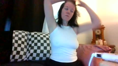 Snapshot of sidneyraee chatting on 06-18-26, 05:39 Mrs. St. Patrickk online show from 06-18-26, 05:39