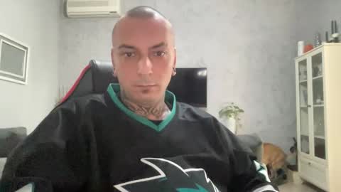 Snapshot of sidvicious23cm chatting on 11-19-25, 11:32 sidvicious23cm online show from 11-19-25, 11:32