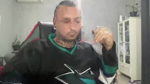 Snapshot of sidvicious23cm chatting on 12-22-25, 05:54 sidvicious23cm online show from 12-22-25, 05:54