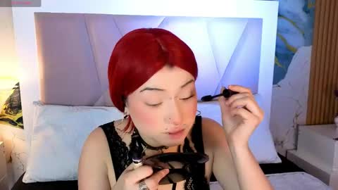Snapshot of sienna_desiree chatting on 05-29-26, 01:20 Sienna Desieree online show from 05-29-26, 01:20