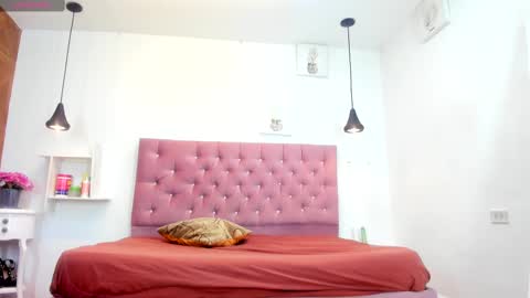 Snapshot of sienna_glow chatting on 09-16-25, 12:28 sienna_glow online show from 09-16-25, 12:28