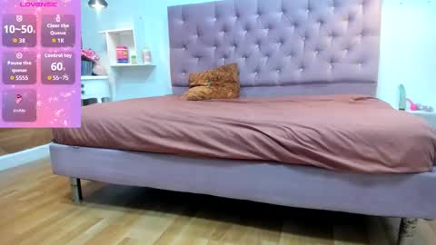 Snapshot of sienna_glow chatting on 09-20-25, 01:12 sienna_glow online show from 09-20-25, 01:12