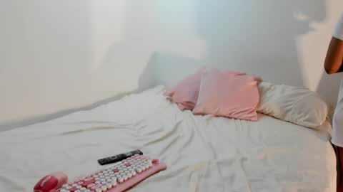 Snapshot of sienna_glow chatting on 06-01-26, 01:02 sienna_glow online show from 06-01-26, 01:02
