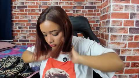 sienna_lux01 online show from 03-11-26, 01:44