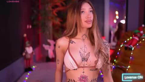 Snapshot of siennajayden chatting on 12-18-25, 06:58 Sienna online show from 12-18-25, 06:58