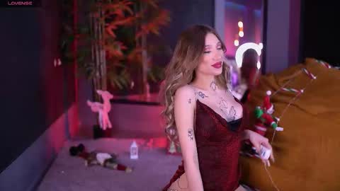 Snapshot of siennajayden chatting on 12-19-25, 07:10 Sienna online show from 12-19-25, 07:10