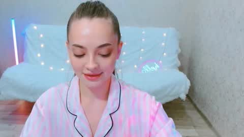 Snapshot of siennamia chatting on 05-29-26, 05:00 Sienna Mia online show from 05-29-26, 05:00