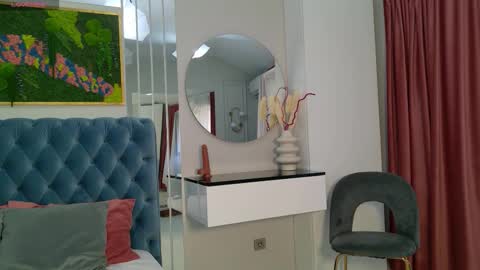 Sienna online show from 03-25-26, 12:11