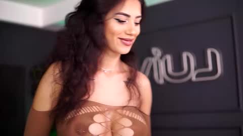 Sienna online show from 10-19-25, 09:54