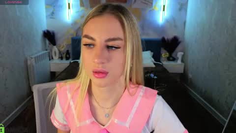 Snapshot of silen_tori chatting on 06-09-26, 12:55 Silen online show from 06-09-26, 12:55