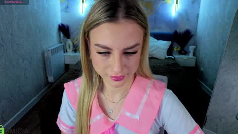 Snapshot of silen_tori chatting on 06-10-26, 12:44 Silen online show from 06-10-26, 12:44