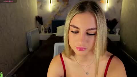 Snapshot of silen_tori chatting on 06-11-26, 12:54 Silen online show from 06-11-26, 12:54