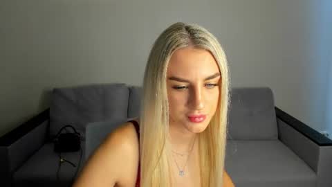 Snapshot of silen_tori chatting on 06-17-26, 08:50 Silen online show from 06-17-26, 08:50
