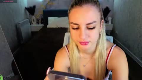 Snapshot of silen_tori chatting on 06-18-26, 09:14 Silen online show from 06-18-26, 09:14