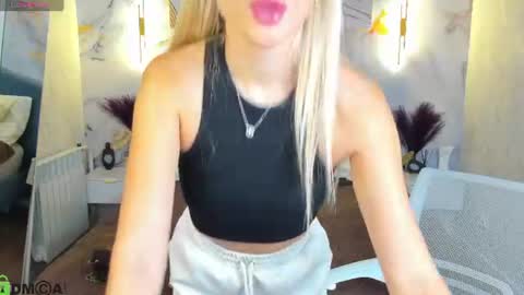Snapshot of silen_tori chatting on 07-16-26, 01:22 Silen online show from 07-16-26, 01:22