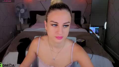 Snapshot of silen_tori chatting on 07-22-26, 05:16 Silen online show from 07-22-26, 05:16