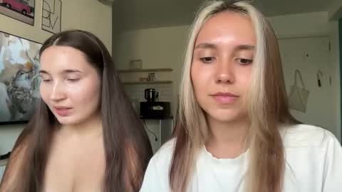 You fav Miss Si online show from 03-22-26, 10:18