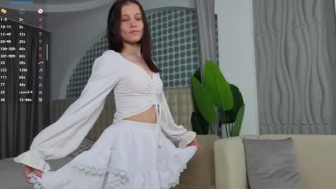 Snapshot of silk_riddle chatting on 04-12-26, 04:34 Sofia online show from 04-12-26, 04:34