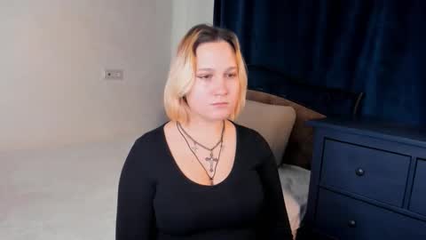 Snapshot of silkinstinct chatting on 11-18-25, 08:08 Eowyn online show from 11-18-25, 08:08