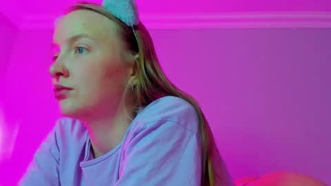 Mila online show from 10-27-25, 07:23