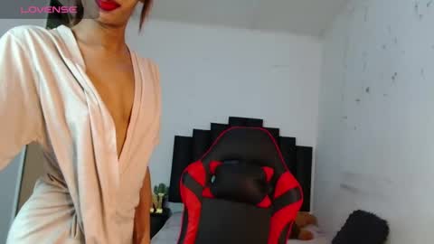 Snapshot of silky_indian69 chatting on 10-04-25, 01:47 Niki online show from 10-04-25, 01:47