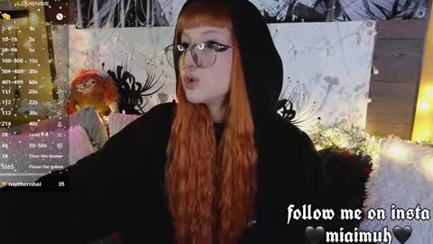 Snapshot of silly_soul chatting on 12-19-25, 09:55 Mia online show from 12-19-25, 09:55