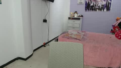 Snapshot of silvanaroberts_ chatting on 03-10-25, 12:26 Rouse online show from 03-10-25, 12:26