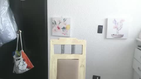 Snapshot of silvanaroberts_ chatting on 02-25-26, 06:28 Rouse online show from 02-25-26, 06:28