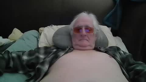 Snapshot of silverliam chatting on 11-12-25, 02:45 Liam online show from 11-12-25, 02:45