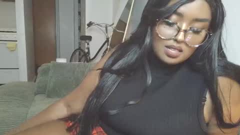 Snapshot of siminfox chatting on 10-01-25, 12:38 Simin Fox online show from 10-01-25, 12:38