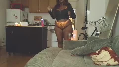 Snapshot of siminfox chatting on 10-27-25, 12:58 Simin Fox online show from 10-27-25, 12:58