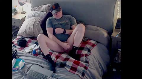 Snapshot of simmerdownboi chatting on 06-18-26, 10:41 Simmerdownboi Will online show from 06-18-26, 10:41