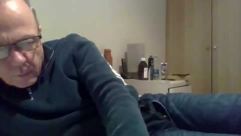 Snapshot of simon56691 chatting on 12-19-24, 06:45 simon56691 online show from 12-19-24, 06:45