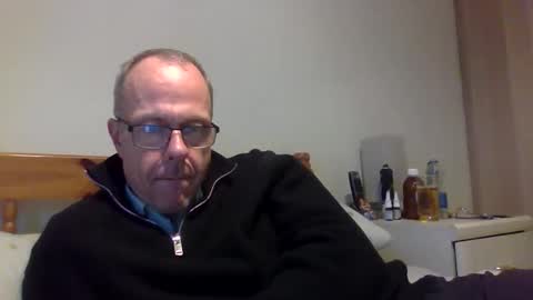 Snapshot of simon56691 chatting on 10-15-25, 05:02 simon56691 online show from 10-15-25, 05:02
