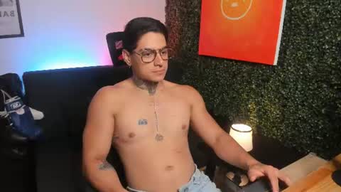 Snapshot of simon_cortes chatting on 06-24-26, 11:53 Simon Cortes online show from 06-24-26, 11:53