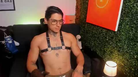 Snapshot of simon_cortes chatting on 07-24-26, 11:30 Simon Cortes online show from 07-24-26, 11:30