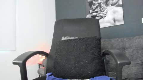 simon_leon01 online show from 01-15-25, 10:57