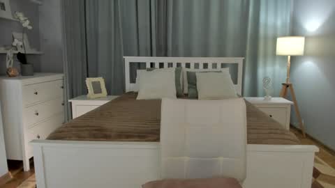 Simona  online show from 12-18-24, 06:03