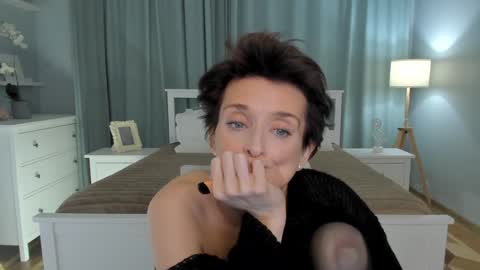 Simona  online show from 12-20-24, 01:43