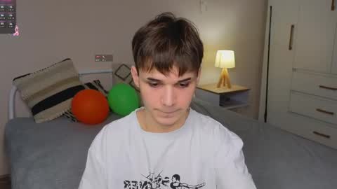 Snapshot of simonboy592 chatting on 03-23-26, 12:09 Alex online show from 03-23-26, 12:09