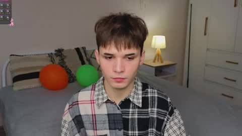 Snapshot of simonboy592 chatting on 03-24-26, 05:12 Alex online show from 03-24-26, 05:12