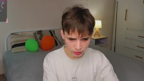 Snapshot of simonboy592 chatting on 03-27-26, 08:59 Alex online show from 03-27-26, 08:59