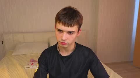 Snapshot of simonboy592 chatting on 06-08-26, 11:43 Alex online show from 06-08-26, 11:43