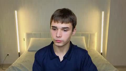 Snapshot of simonboy592 chatting on 06-19-26, 04:33 Alex online show from 06-19-26, 04:33