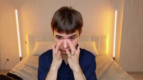 Snapshot of simonboy592 chatting on 06-20-26, 12:19 Alex online show from 06-20-26, 12:19